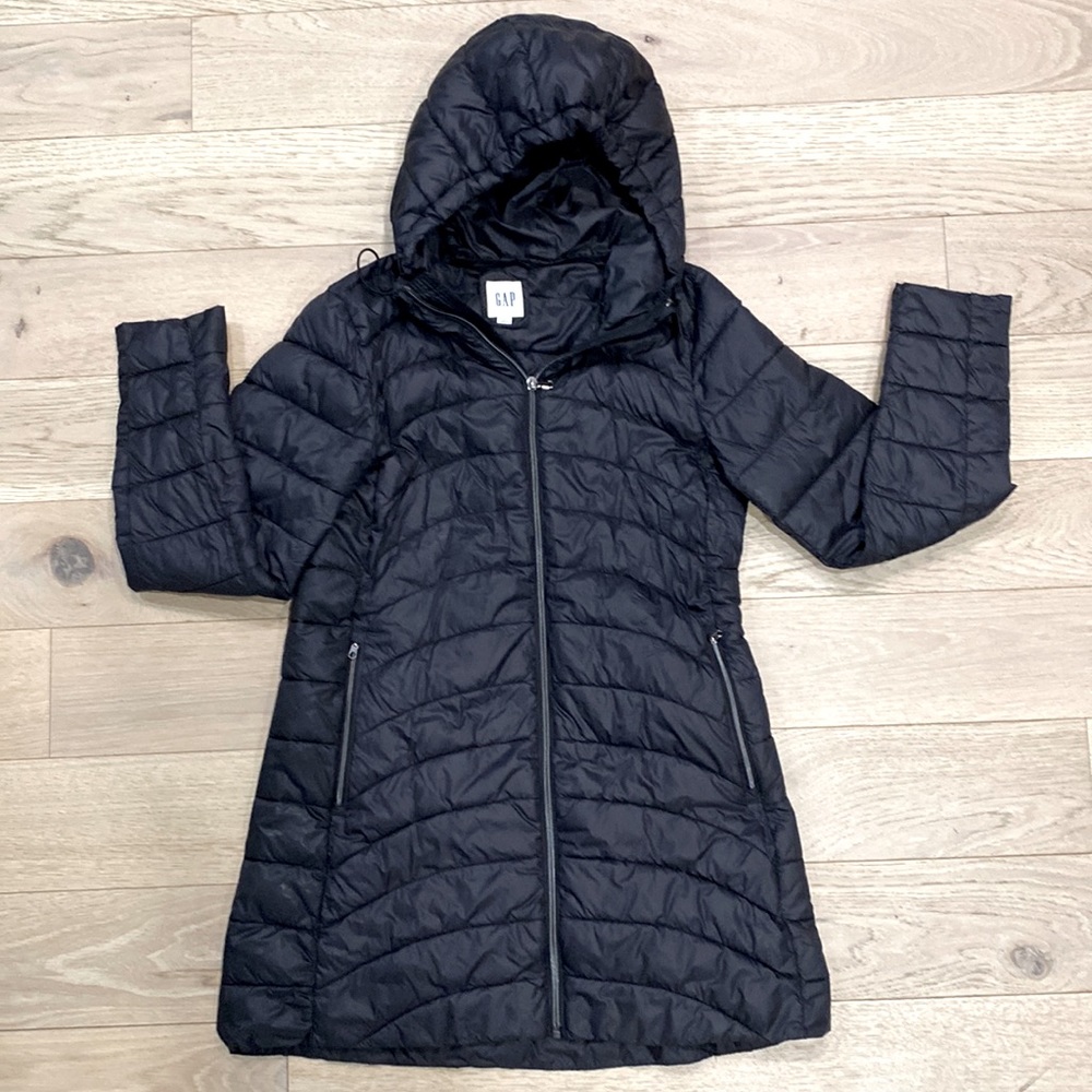 Women’s GAP puffer coat in True Black. Medium. Excellent Condition
